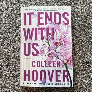 It Ends With Us - Paperback - Colleen Hoover
